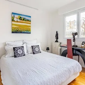 Private Bedrooms Near Eiffel Tower , Paris France